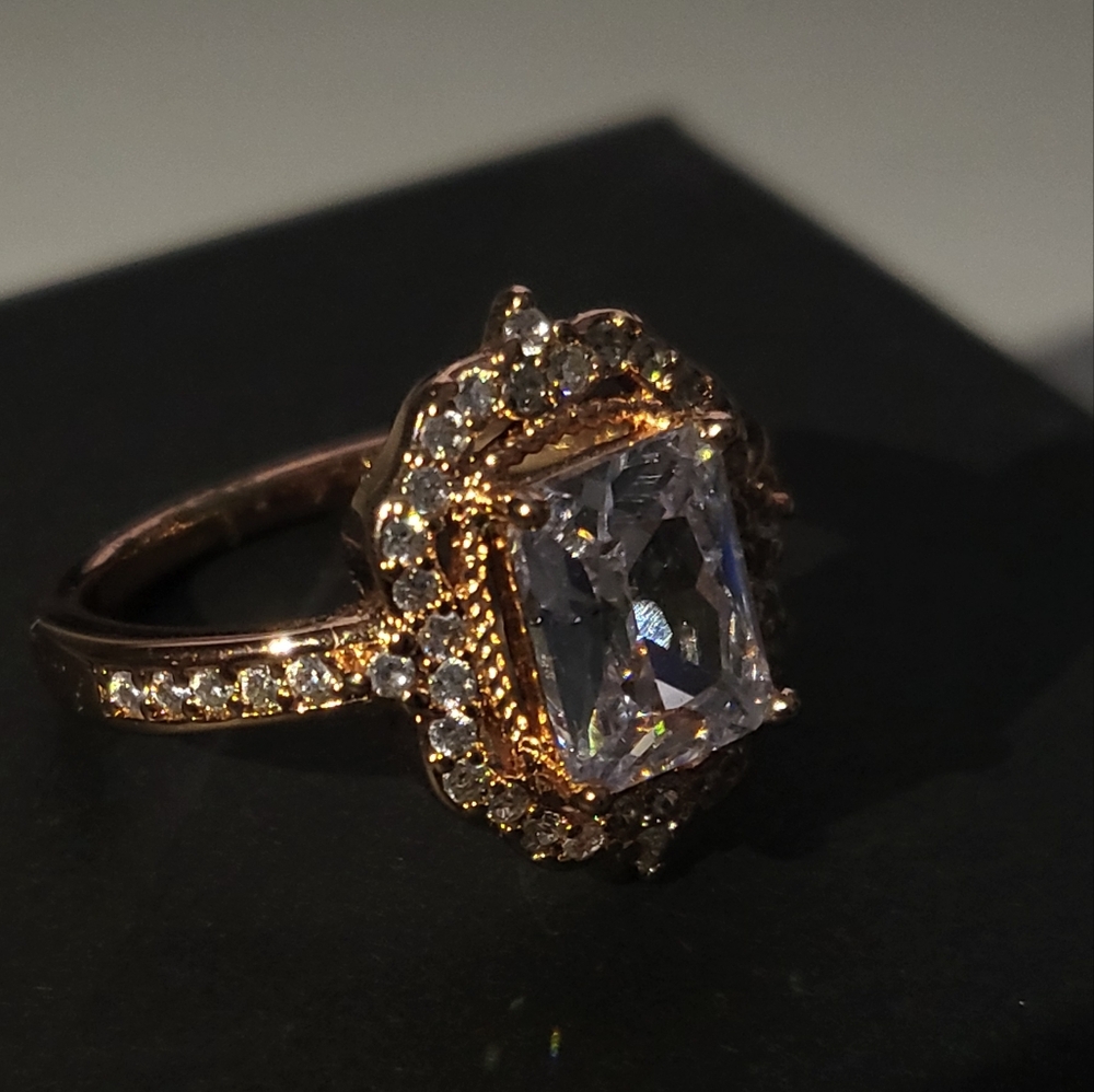 Elegant Gold and Silver Women's Ring